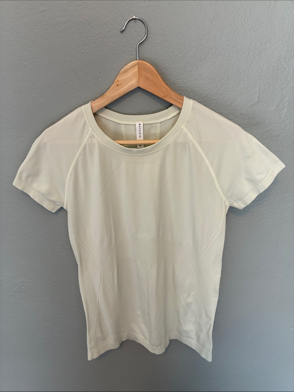 Athleta Pale Green Momentum Seamless Short Sleeve Athletic Tee Medium
